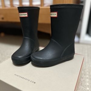 Kids us 8/9 black hunter boots